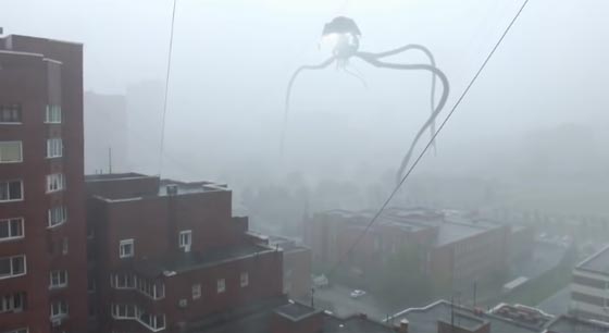 فيديو مريب.. كائن فضائي عملاق يظهر في سماء مدينة روسية صورة رقم 1