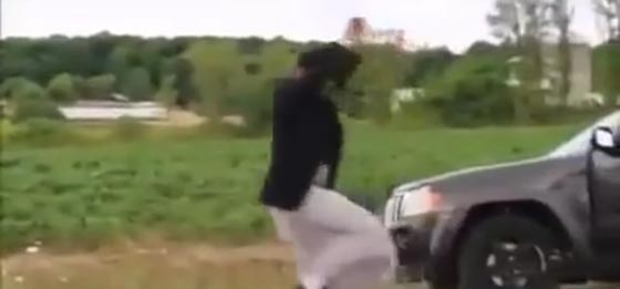 الشرطة الامريكية توقف يمنيا بسبب رقصة وسط الشارع.. فيديو صورة رقم 1