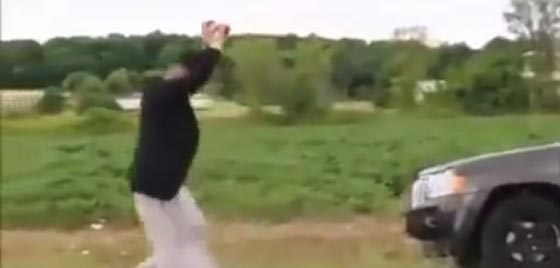 الشرطة الامريكية توقف يمنيا بسبب رقصة وسط الشارع.. فيديو صورة رقم 2