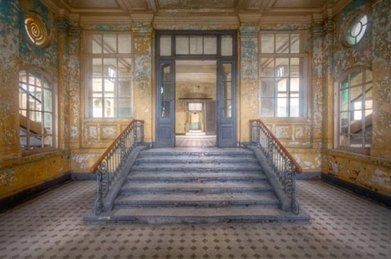 مستشفى عسكري عالج هتلر في الحرب اصبح منشأة نادرة آيلة للسقوط صورة رقم 5