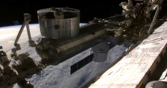 متابعو البث الفضائي يتهمون ناسا بقطع البث لدى ظهور صحون فضائية! صورة رقم 5