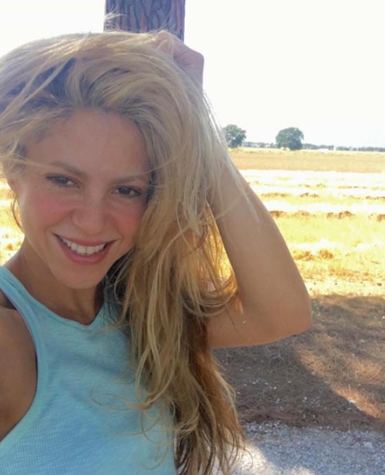 شاكيرا تظهر وجه الشبه بين صديقها اللاعب بيكه وابنهما ساشا صورة رقم 14