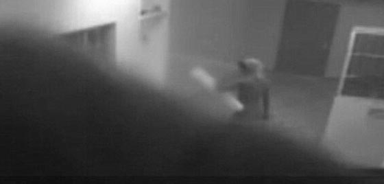 الاستراليون في صدمة بسبب تعذيب مراهقين بمركز شرطة.. فيديو صورة رقم 4