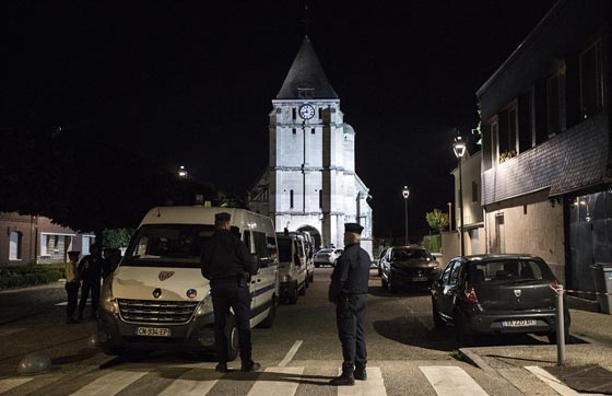 شاهد اول صور تراها العيون لذابحي الكاهن  الفرنسي البرئ صورة رقم 14