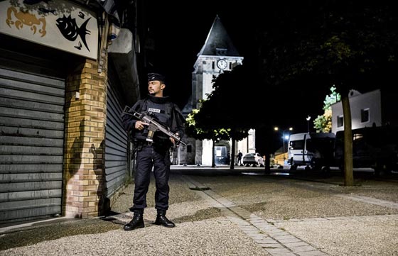 شاهد اول صور تراها العيون لذابحي الكاهن  الفرنسي البرئ صورة رقم 15