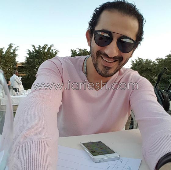 صورة نادرة، احمد حلمي مع والده: لن تصدق الشبه بينهما صورة رقم 4