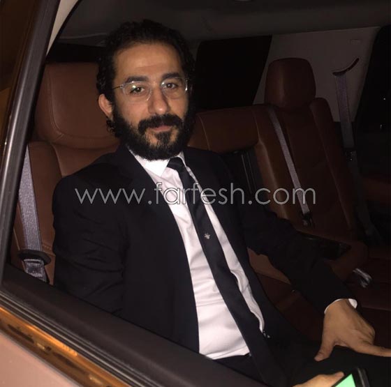 صورة نادرة، احمد حلمي مع والده: لن تصدق الشبه بينهما صورة رقم 8
