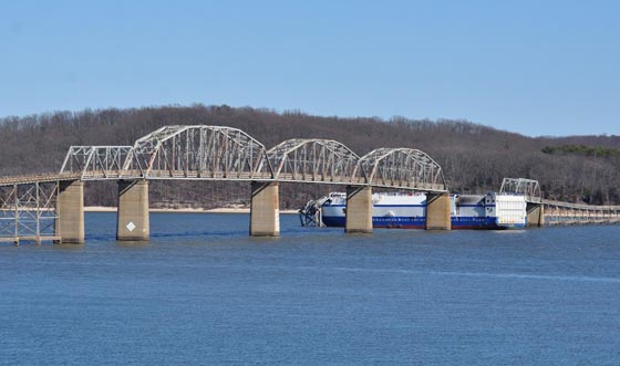 هكذا تفجر جسر مُعمّر امام اعين الكنتاكيين صورة رقم 8