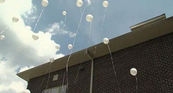 شاهد ما فعله الاب عندما استمع الى خفقان ابنته المتوفاة داخل صبي حي! صورة رقم 12 شاهد ما فعله الاب عندما استمع الى خفقان ابنته المتوفاة داخل صبي حي! صورة رقم 12