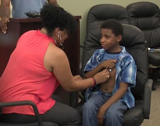 شاهد ما فعله الاب عندما استمع الى خفقان ابنته المتوفاة داخل صبي حي! صورة رقم 2 شاهد ما فعله الاب عندما استمع الى خفقان ابنته المتوفاة داخل صبي حي! صورة رقم 2