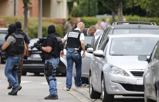 إمام مسجد يتساءل.. لماذا ذبح الدواعش كاهن كنيسة احسنت الينا؟ صورة رقم 9 إمام مسجد يتساءل.. لماذا ذبح الدواعش كاهن كنيسة احسنت الينا؟ صورة رقم 9