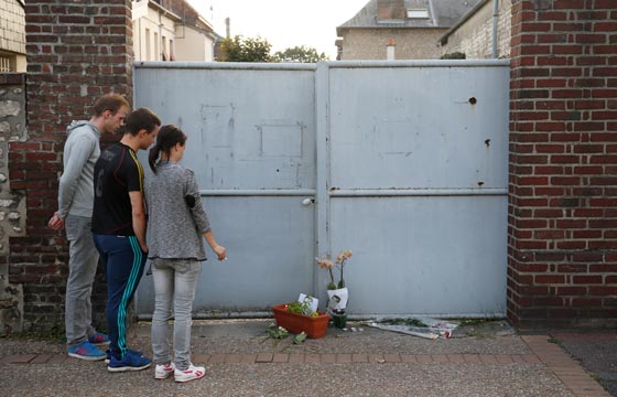 إمام مسجد يتساءل.. لماذا ذبح الدواعش كاهن كنيسة احسنت الينا؟ صورة رقم 12 إمام مسجد يتساءل.. لماذا ذبح الدواعش كاهن كنيسة احسنت الينا؟ صورة رقم 12