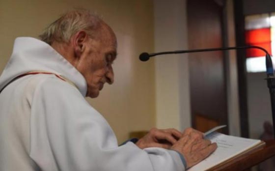 إمام مسجد يتساءل.. لماذا ذبح الدواعش كاهن كنيسة احسنت الينا؟ صورة رقم 3 إمام مسجد يتساءل.. لماذا ذبح الدواعش كاهن كنيسة احسنت الينا؟ صورة رقم 3