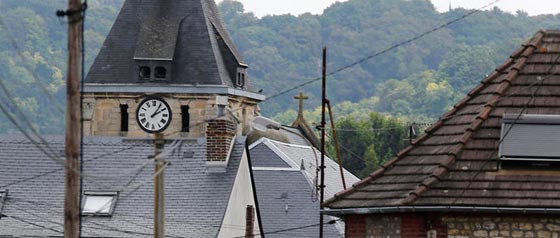 إمام مسجد يتساءل.. لماذا ذبح الدواعش كاهن كنيسة احسنت الينا؟ صورة رقم 1 إمام مسجد يتساءل.. لماذا ذبح الدواعش كاهن كنيسة احسنت الينا؟ صورة رقم 1