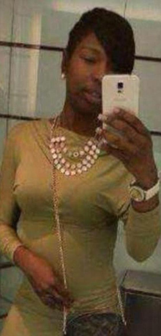 ام تضرب ابنتها المراهقة بتهمة الاباحية وتنشر عقابها لها على الملأ!! صورة رقم 9