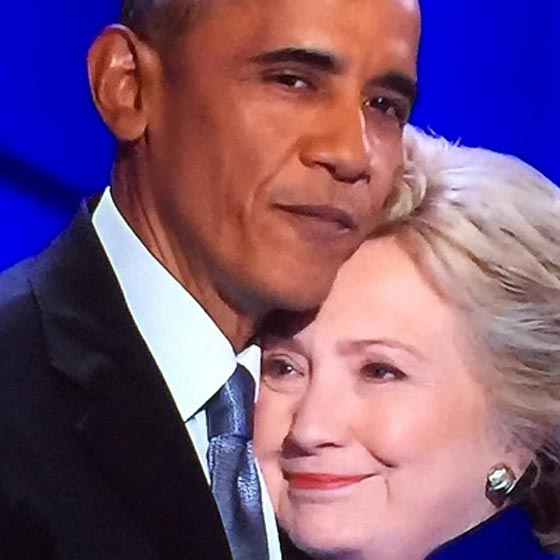 رومانسية ديمقراطية وعناق مثير للجدل بين هيلاري كلينتون واوباما صورة رقم 7