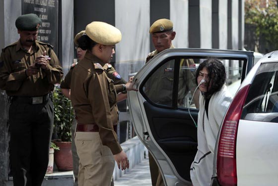 اضراب 16 عاما يخلق امراة حديدية ومناضلة عالمية صورة رقم 3