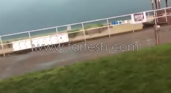  اراد ان يصورة عاصفة مطرية فاصيب بصعقتين.. فيديو صورة رقم 1
