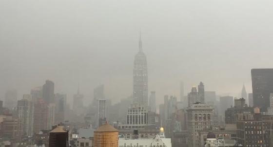 صاعقة برق تضرب بناية امباير ستيت الشهيرة في نيويورك.. فيديو صورة رقم 1