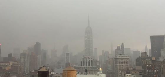 صاعقة برق تضرب بناية امباير ستيت الشهيرة في نيويورك.. فيديو صورة رقم 2