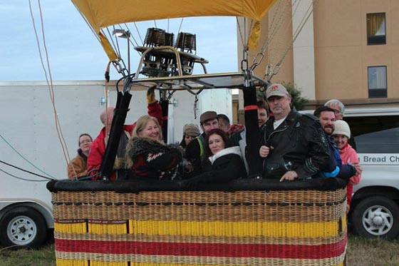 امريكا: مقتل 16 راكبا بعد تحول منطادهم الى كتلة من النار صورة رقم 2