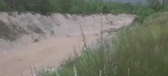 انهيار طيني مرعب في جبال الالب.. شاهده صورة رقم 2