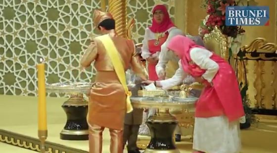  ابنة اغنى ملوك العالم تتزوج من شاب بسيط في حفل اسطوري.. فيديو صورة رقم 10