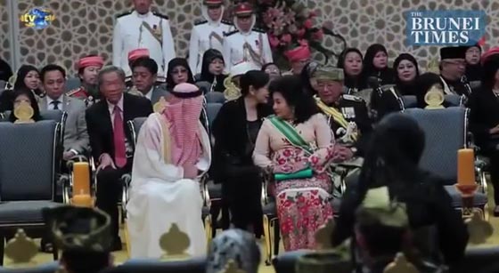  ابنة اغنى ملوك العالم تتزوج من شاب بسيط في حفل اسطوري.. فيديو صورة رقم 12