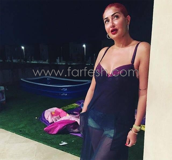 صور غادة عبد الرازق تتصرف كالمراهقات رغم انها جدة في الخمسين! صورة رقم 3
