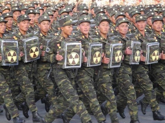 جيش كوريا يتدرب على حمل قنابل نووية وتفجيرها في حالة الحرب صورة رقم 12