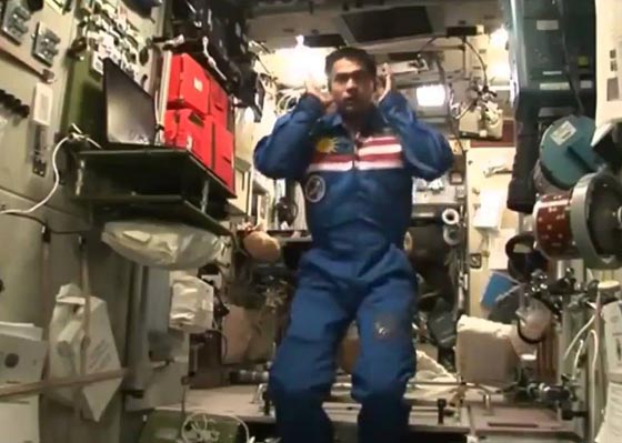 مظفر شكور.. اول رائد فضاء مسلم يصلي في الفضاء الخارجي صورة رقم 5