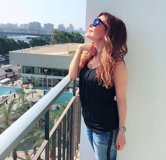 يارا تحذف صورة لها تشبه فيها اليسا ثم تعيد نشرها صورة رقم 1