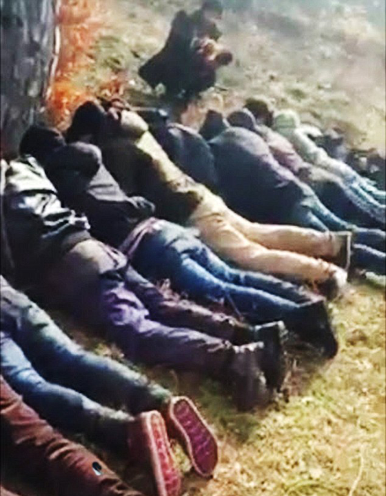 مصارع بلغاري يصطاد المهاجرين ويروعهم صورة رقم 16