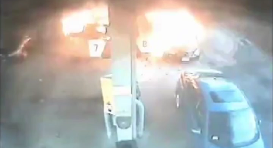 شاهدوا.. أم تنقذ ولديها وزوجها من الموت المحتم صورة رقم 7