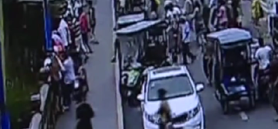 صينية تقفز من أعلى جسر بعد مشاجرة نشبت بينها وبين زوجها.. صورة رقم 5