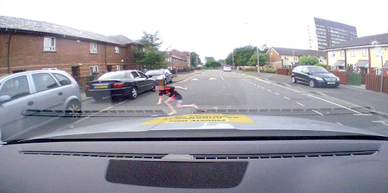 الطفل المعجزة ينجو من حادث اصطدام صورة رقم 1