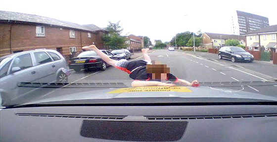 الطفل المعجزة ينجو من حادث اصطدام صورة رقم 4