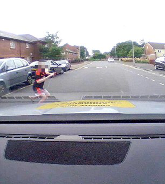 الطفل المعجزة ينجو من حادث اصطدام صورة رقم 5