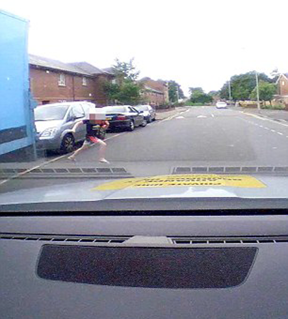 الطفل المعجزة ينجو من حادث اصطدام صورة رقم 6