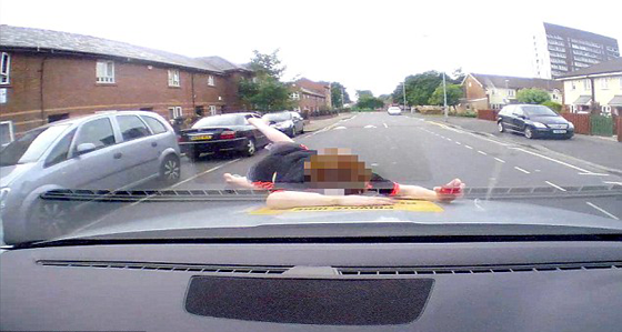 الطفل المعجزة ينجو من حادث اصطدام صورة رقم 7