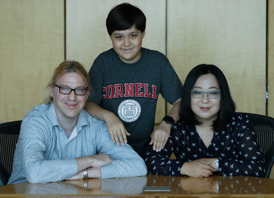 اصغر طالب جامعي في العالم: عمره 12 عاما وقرأ كنتا وعمره سنتان صورة رقم 4 اصغر طالب جامعي في العالم: عمره 12 عاما وقرأ كنتا وعمره سنتان صورة رقم 4