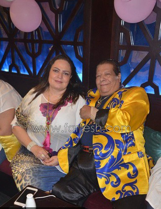 صور شعبان عبد الرحيم الرومانسية مع زوجته الجديدة تثير السخرية! صورة رقم 2