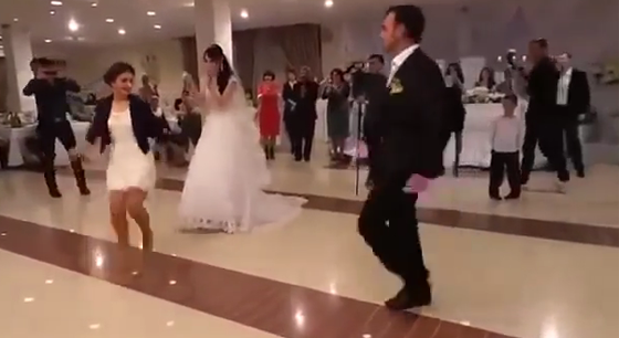 مسلسلات اون لاين يكشف حقيقة فتاة رقصت في حفل زفاف وخطفت العريس من عروسه! صورة رقم 4 مسلسلات اون لاين يكشف حقيقة فتاة رقصت في حفل زفاف وخطفت العريس من عروسه! صورة رقم 4