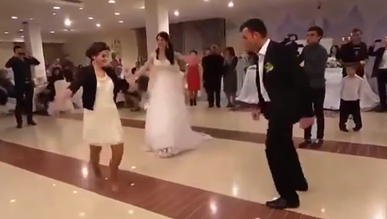 مسلسلات اون لاين يكشف حقيقة فتاة رقصت في حفل زفاف وخطفت العريس من عروسه! صورة رقم 7 مسلسلات اون لاين يكشف حقيقة فتاة رقصت في حفل زفاف وخطفت العريس من عروسه! صورة رقم 7