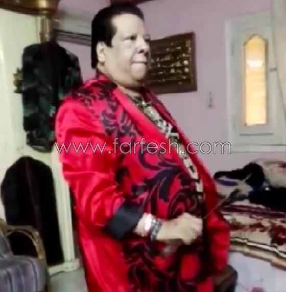 شعبان عبد الرحيم يرقص احتفالا بشفائة من كسر القدم والذراع صورة رقم 2