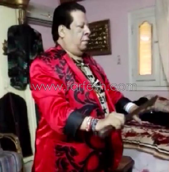 شعبان عبد الرحيم يرقص احتفالا بشفائة من كسر القدم والذراع صورة رقم 4