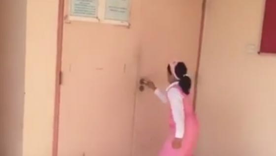 فيديو لعملية خطف لفتاة صغيرة بإحدى المدارس الابتدائية في السعودية صورة رقم 2
