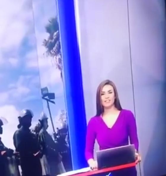 شاهد..مذيعة تتعرض لموقف محرج على الهواء مباشرة صورة رقم 2