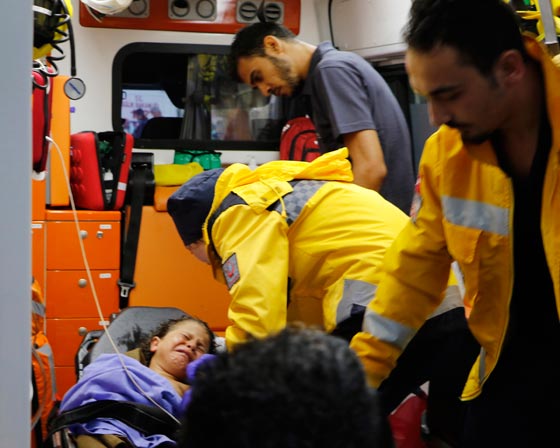  فيديو وصور: العواصف تسبّب غرق قارب تركى سياحي يحمل 80 راكبا صورة رقم 11