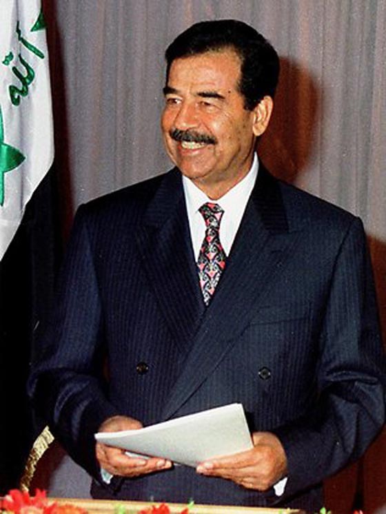 صورة نادرة: صدام حسين يمازح زوجته ساجدة بمسدس في الرأس! صورة رقم 5